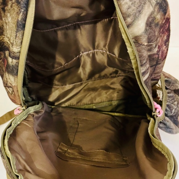 Women’s Realtree Fieldline Pro Series Backpack Camouflage With Light Pink Trim - Picture 9 of 9